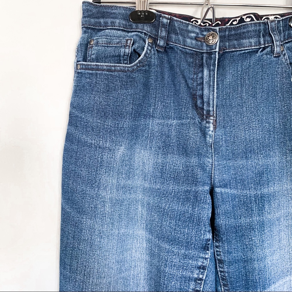 Contrast • Cropped Jeans (Size 11)